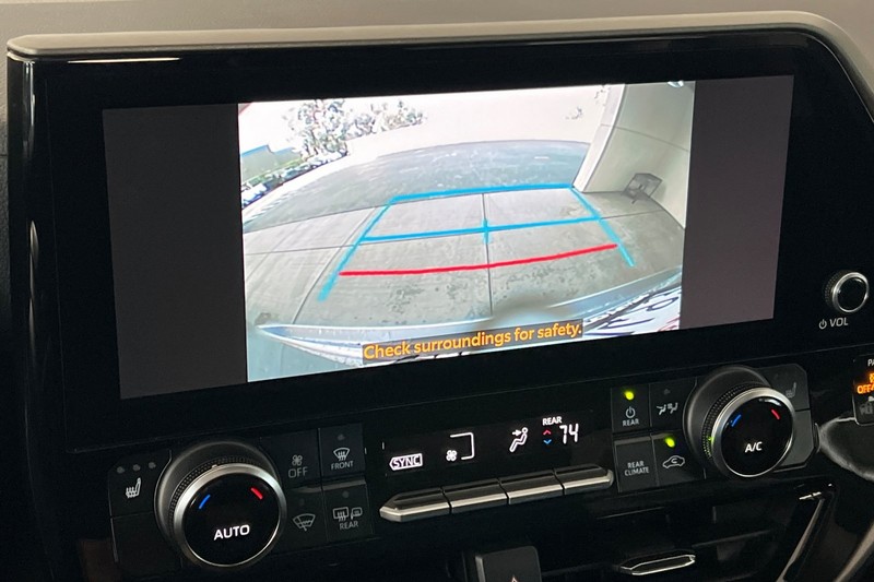 Toyota Highlander Vehicle Full-screen Gallery Image 20