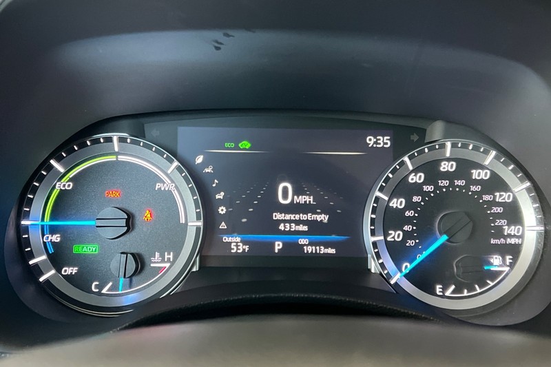 Toyota Highlander Vehicle Full-screen Gallery Image 25