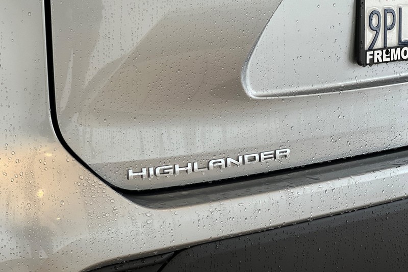 Toyota Highlander Vehicle Full-screen Gallery Image 28