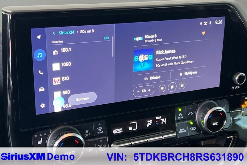 Toyota Highlander Vehicle Full-screen Gallery Image 29