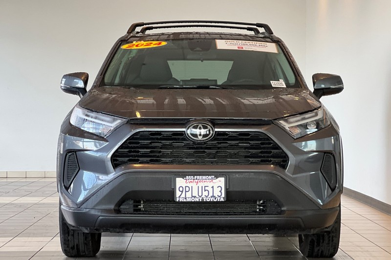 Toyota RAV4 Vehicle Full-screen Gallery Image 09