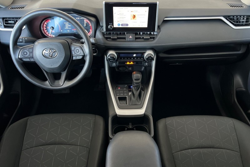 Toyota RAV4 Vehicle Full-screen Gallery Image 13