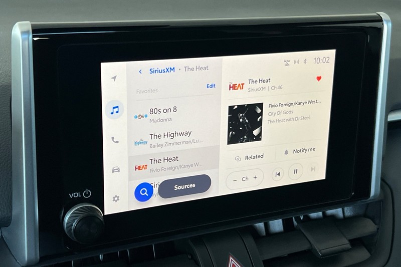 Toyota RAV4 Vehicle Full-screen Gallery Image 18