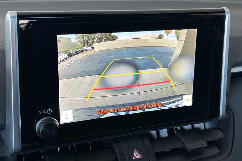 Toyota RAV4 Vehicle Full-screen Gallery Image 19