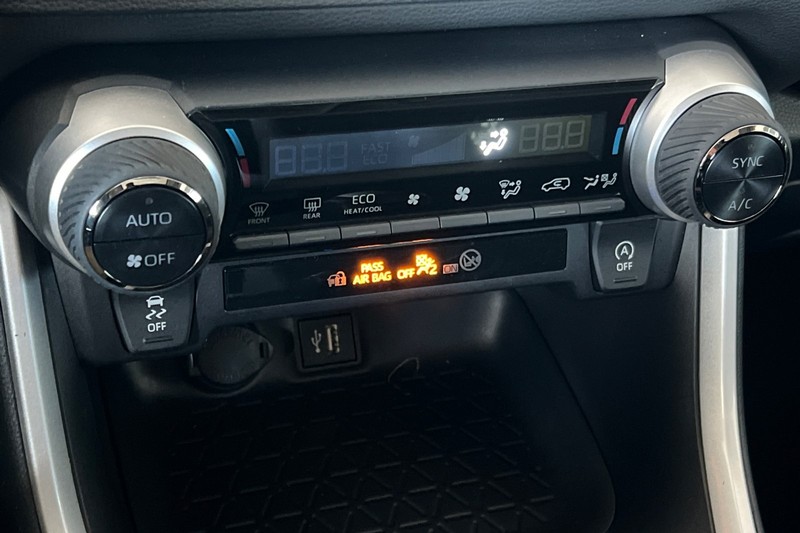 Toyota RAV4 Vehicle Full-screen Gallery Image 20