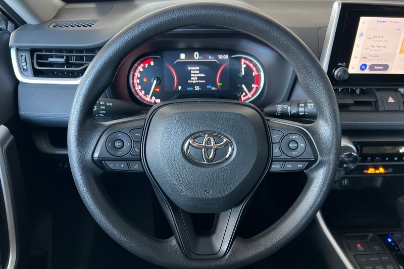 Toyota RAV4 Vehicle Full-screen Gallery Image 23