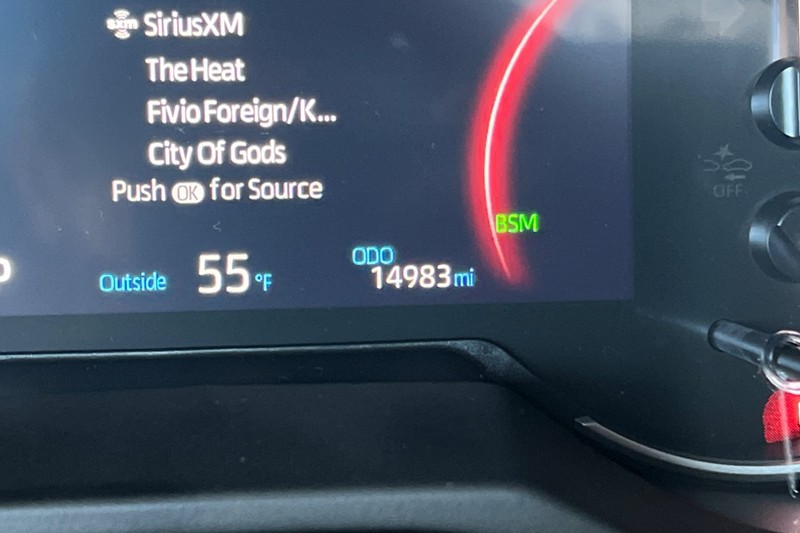 Toyota RAV4 Vehicle Full-screen Gallery Image 25