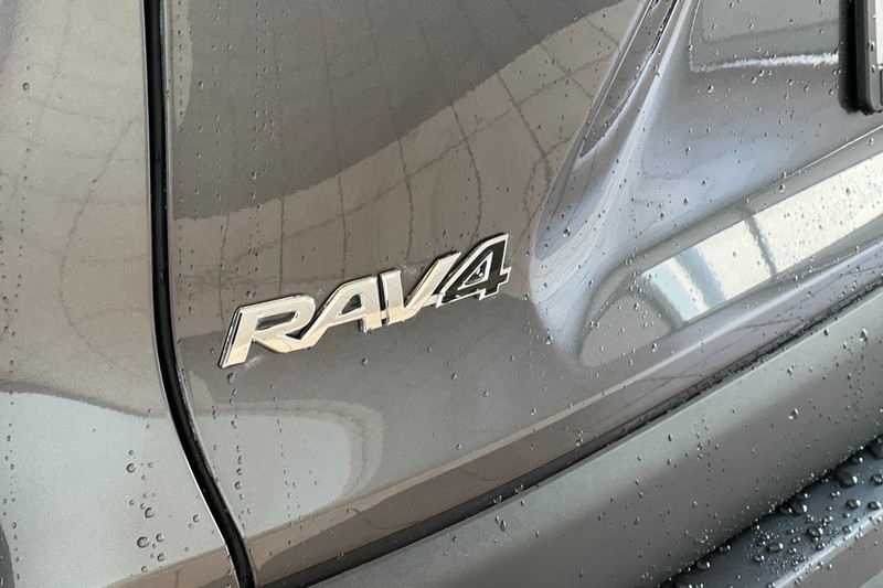 Toyota RAV4 Vehicle Full-screen Gallery Image 27