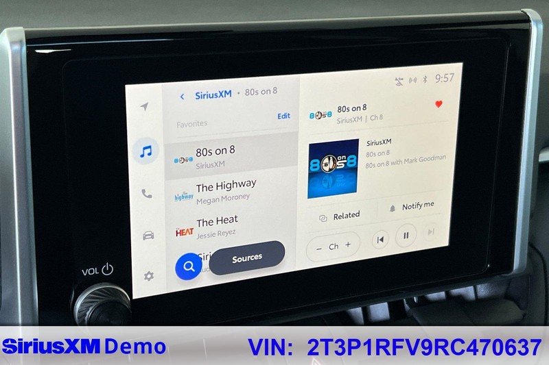 Toyota RAV4 Vehicle Full-screen Gallery Image 28