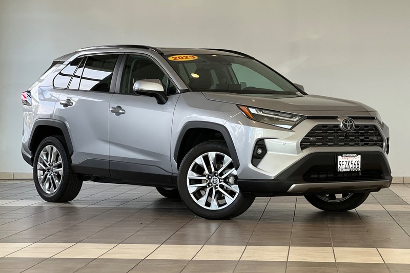 Toyota RAV4 Vehicle Full-screen Gallery Image 02
