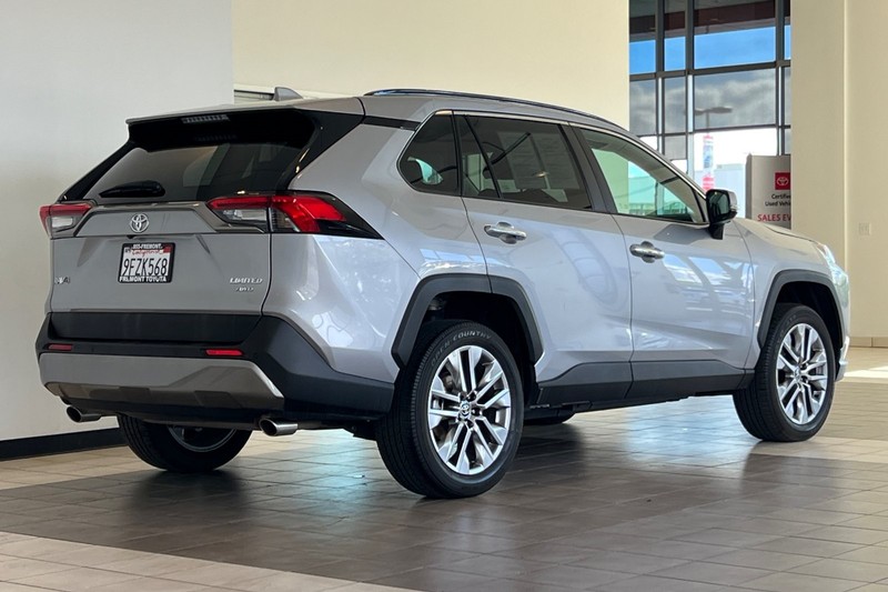 Toyota RAV4 Vehicle Full-screen Gallery Image 04