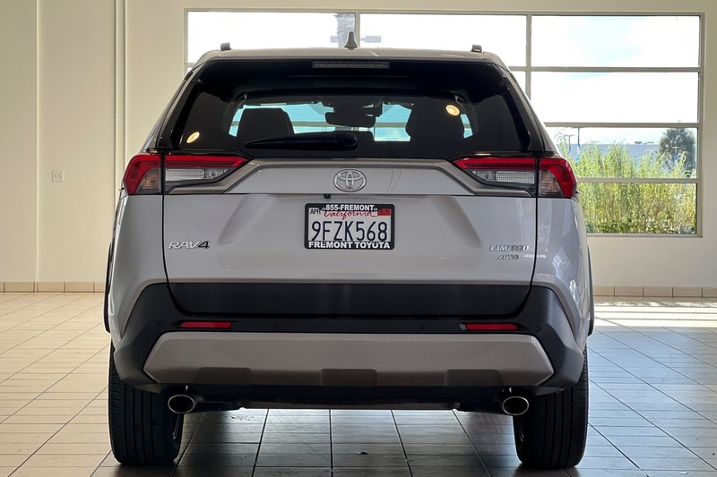 Toyota RAV4 Vehicle Full-screen Gallery Image 05