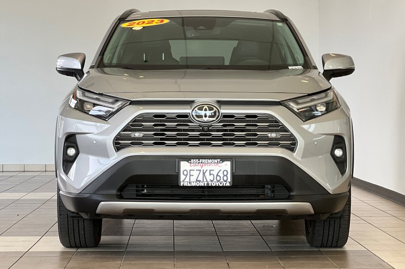 Toyota RAV4 Vehicle Full-screen Gallery Image 09