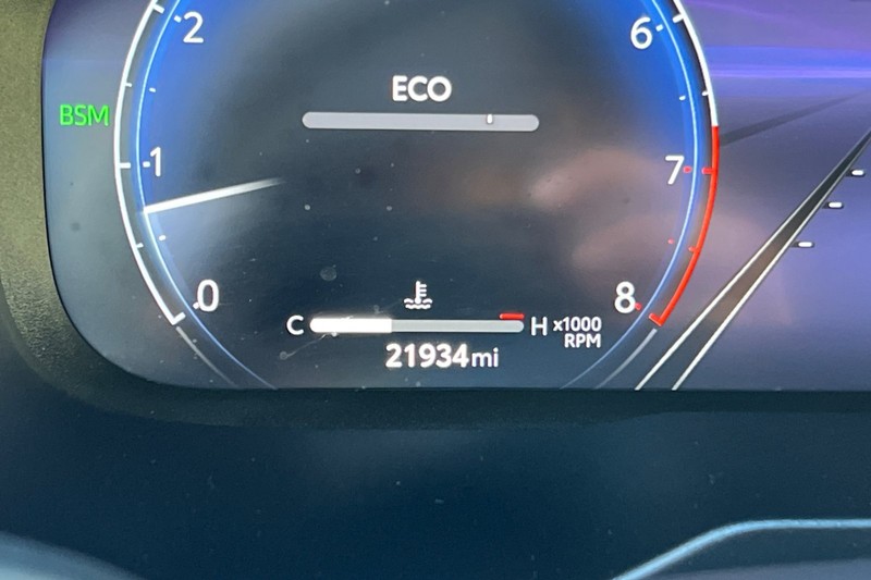 Toyota RAV4 Vehicle Full-screen Gallery Image 25