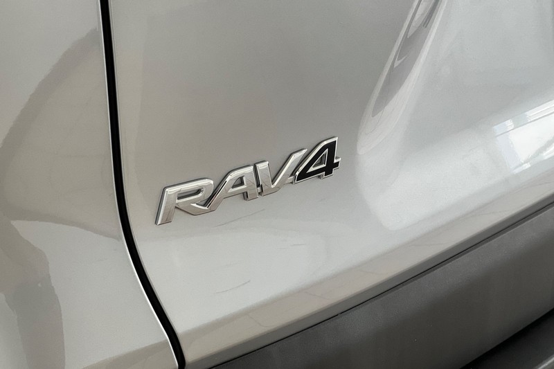 Toyota RAV4 Vehicle Full-screen Gallery Image 27