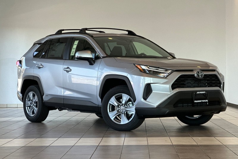 Toyota RAV4 Vehicle Full-screen Gallery Image 02