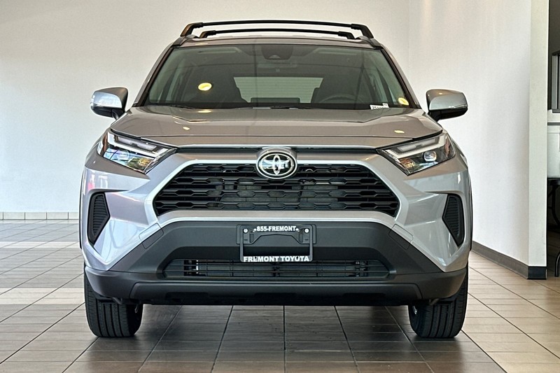 Toyota RAV4 Vehicle Full-screen Gallery Image 03