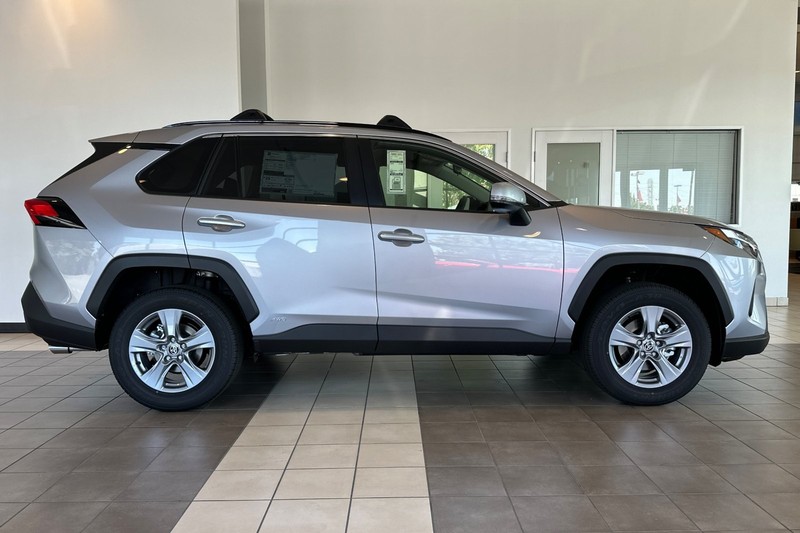 Toyota RAV4 Vehicle Full-screen Gallery Image 04