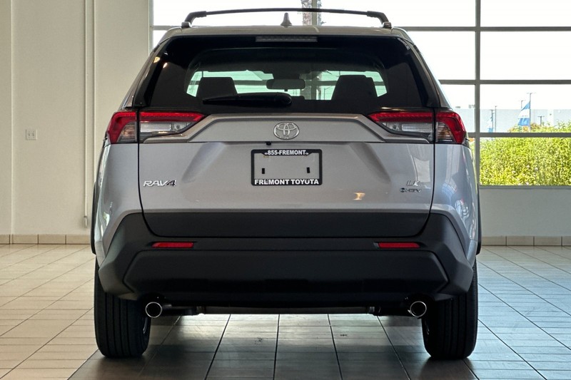 Toyota RAV4 Vehicle Full-screen Gallery Image 06