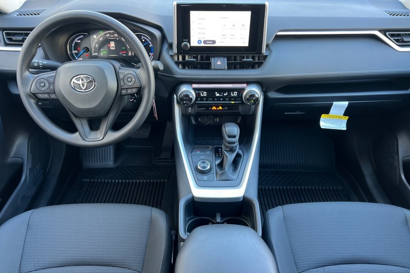 Toyota RAV4 Vehicle Full-screen Gallery Image 11