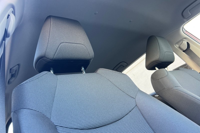 Toyota RAV4 Vehicle Full-screen Gallery Image 15