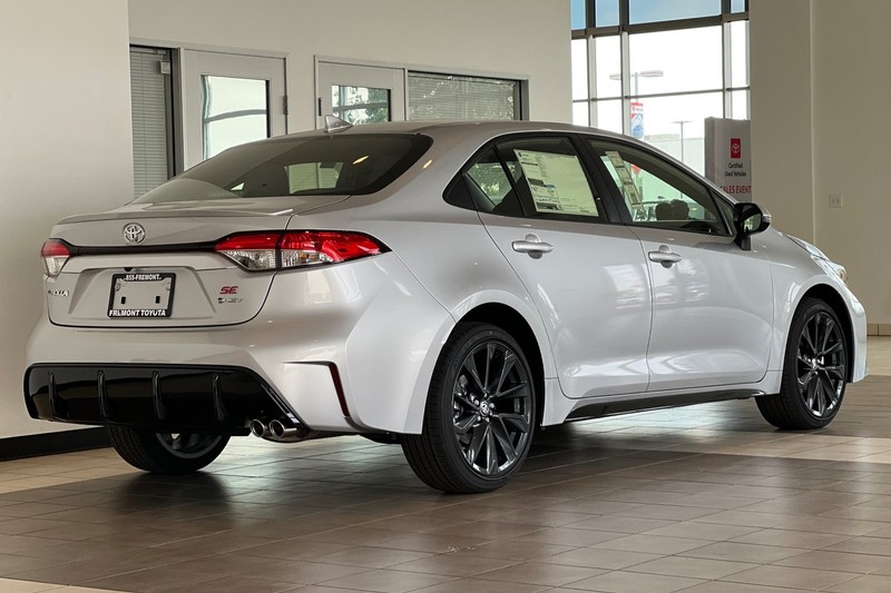 Toyota Corolla Vehicle Full-screen Gallery Image 05