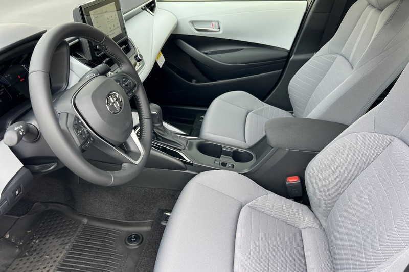 Toyota Corolla Vehicle Full-screen Gallery Image 08