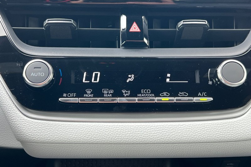 Toyota Corolla Vehicle Full-screen Gallery Image 17