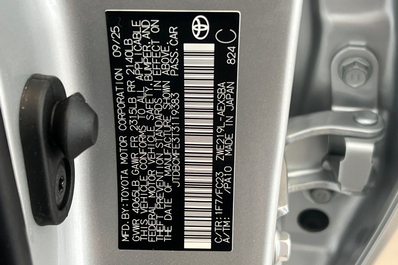 Toyota Corolla Vehicle Full-screen Gallery Image 22