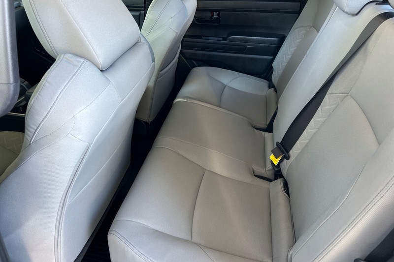 Toyota Tacoma 4WD Vehicle Full-screen Gallery Image 12