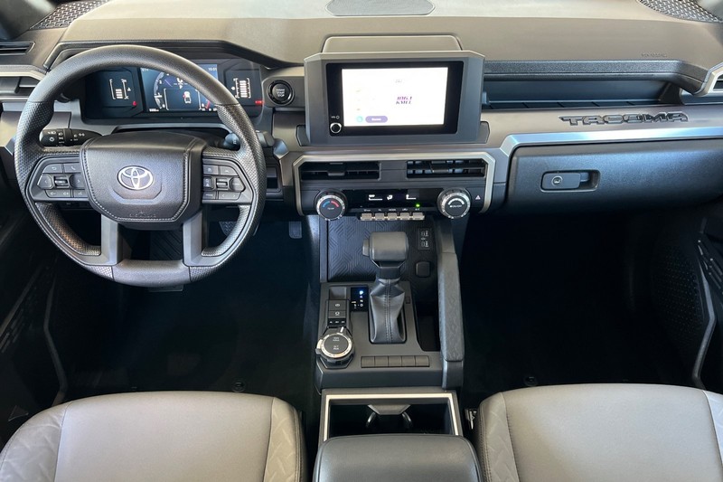 Toyota Tacoma 4WD Vehicle Full-screen Gallery Image 13