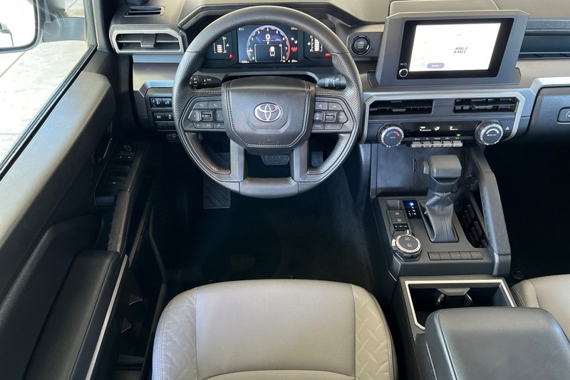 Toyota Tacoma 4WD Vehicle Full-screen Gallery Image 14