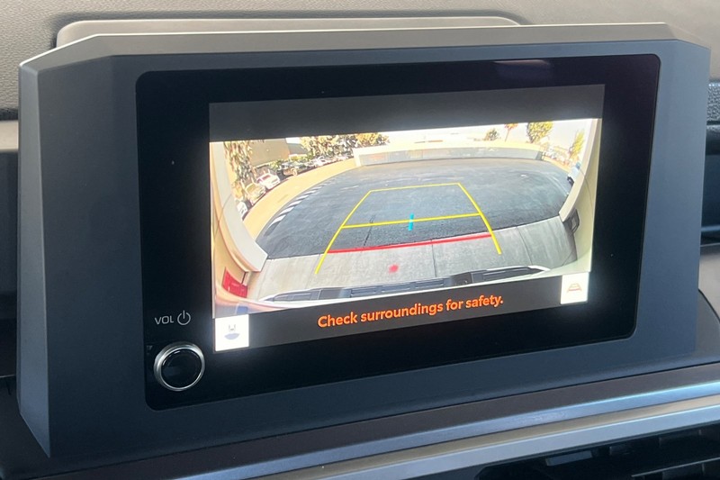 Toyota Tacoma 4WD Vehicle Full-screen Gallery Image 18