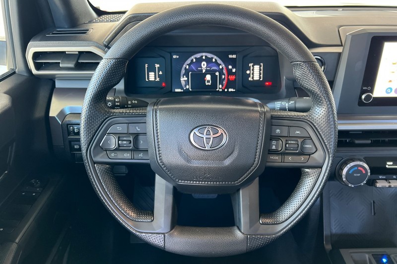 Toyota Tacoma 4WD Vehicle Full-screen Gallery Image 22