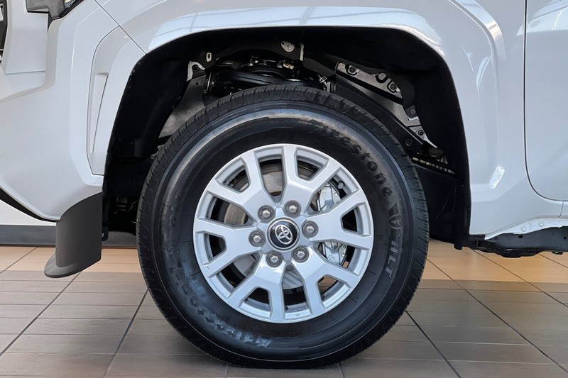 Toyota Tacoma 4WD Vehicle Full-screen Gallery Image 25