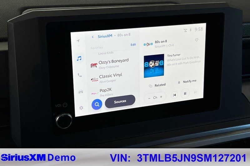 Toyota Tacoma 4WD Vehicle Full-screen Gallery Image 27
