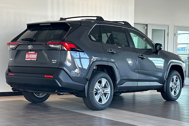 Toyota RAV4 Vehicle Full-screen Gallery Image 05