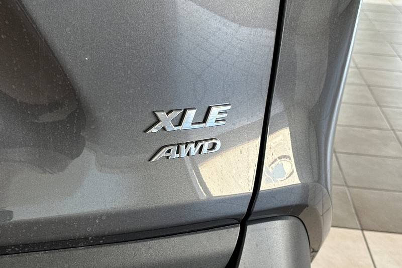 Toyota RAV4 Vehicle Full-screen Gallery Image 07