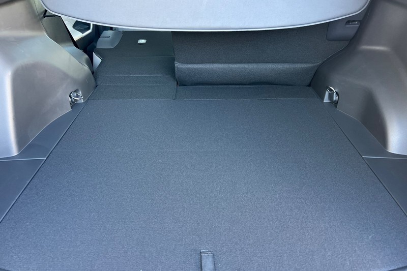 Toyota RAV4 Vehicle Full-screen Gallery Image 13