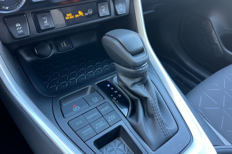 Toyota RAV4 Vehicle Full-screen Gallery Image 19