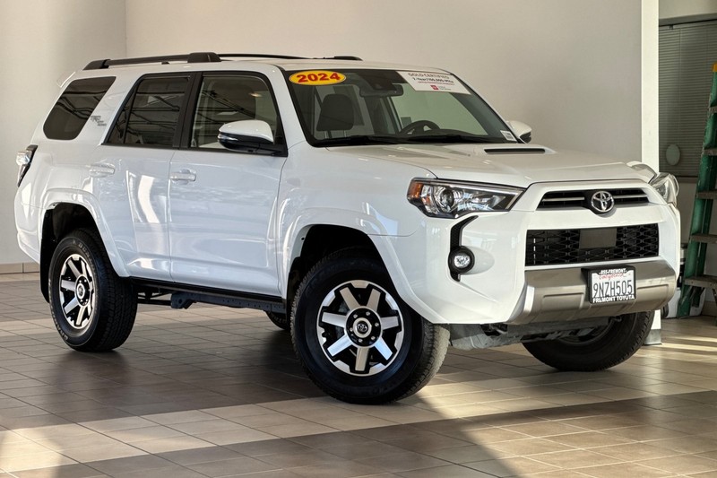 Toyota 4Runner Vehicle Full-screen Gallery Image 02
