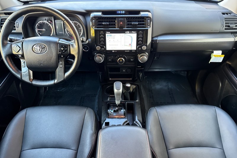 Toyota 4Runner Vehicle Full-screen Gallery Image 13