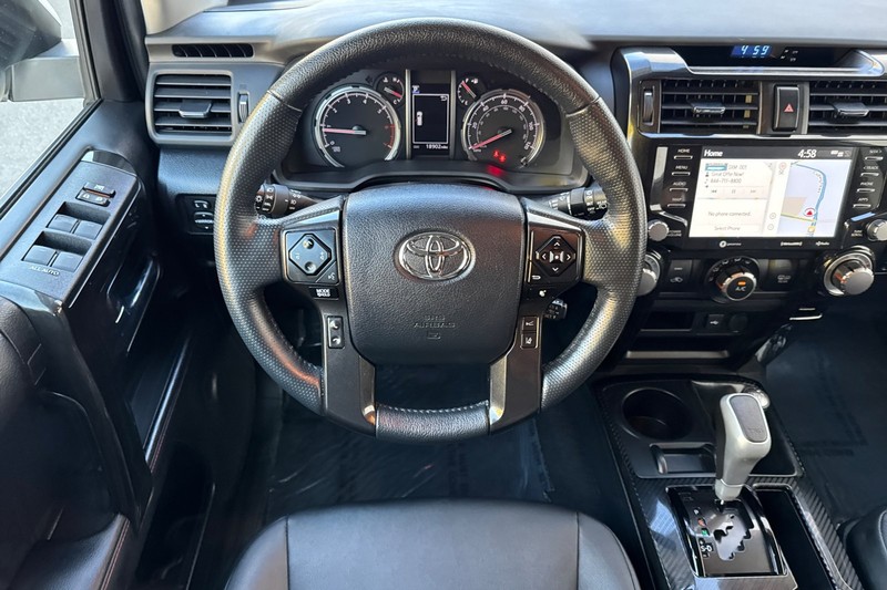 Toyota 4Runner Vehicle Full-screen Gallery Image 14