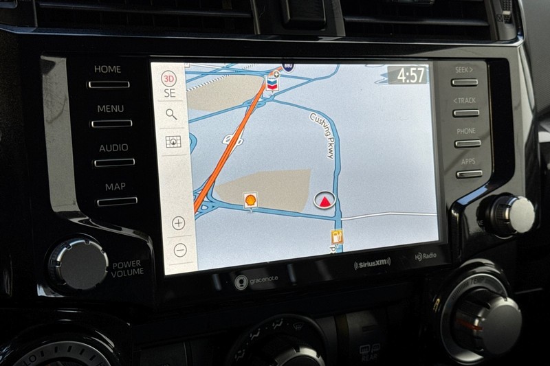 Toyota 4Runner Vehicle Full-screen Gallery Image 19