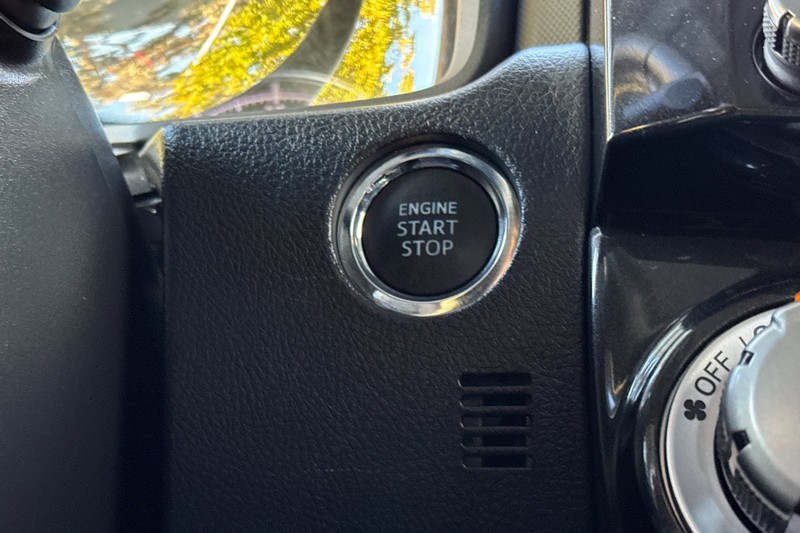 Toyota 4Runner Vehicle Full-screen Gallery Image 23