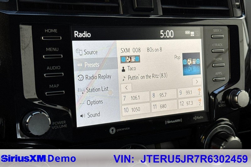 Toyota 4Runner Vehicle Full-screen Gallery Image 28