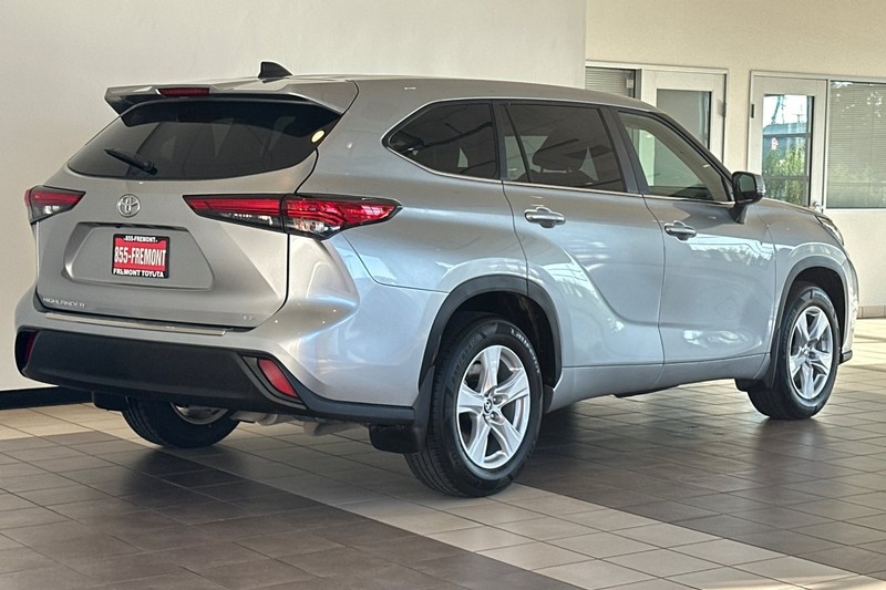 Toyota Highlander Vehicle Full-screen Gallery Image 04