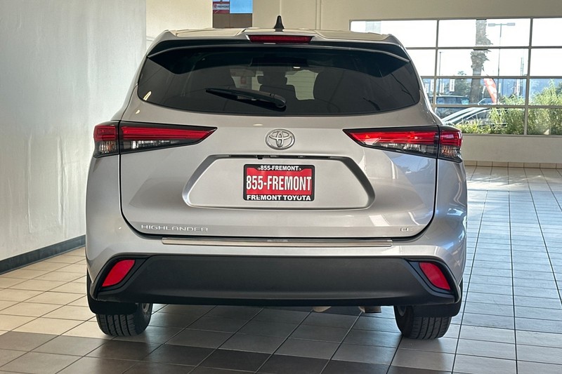 Toyota Highlander Vehicle Full-screen Gallery Image 05