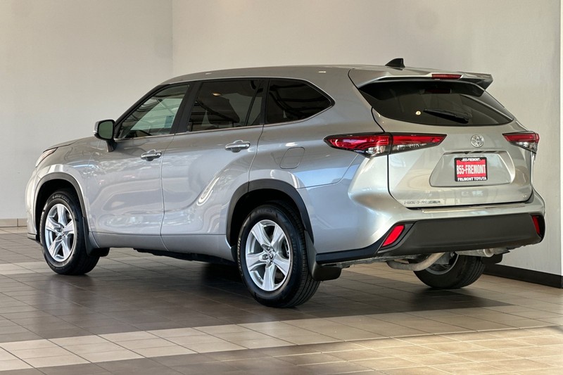 Toyota Highlander Vehicle Full-screen Gallery Image 06