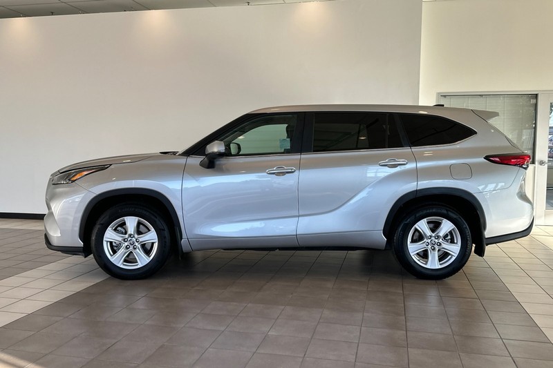 Toyota Highlander Vehicle Full-screen Gallery Image 07